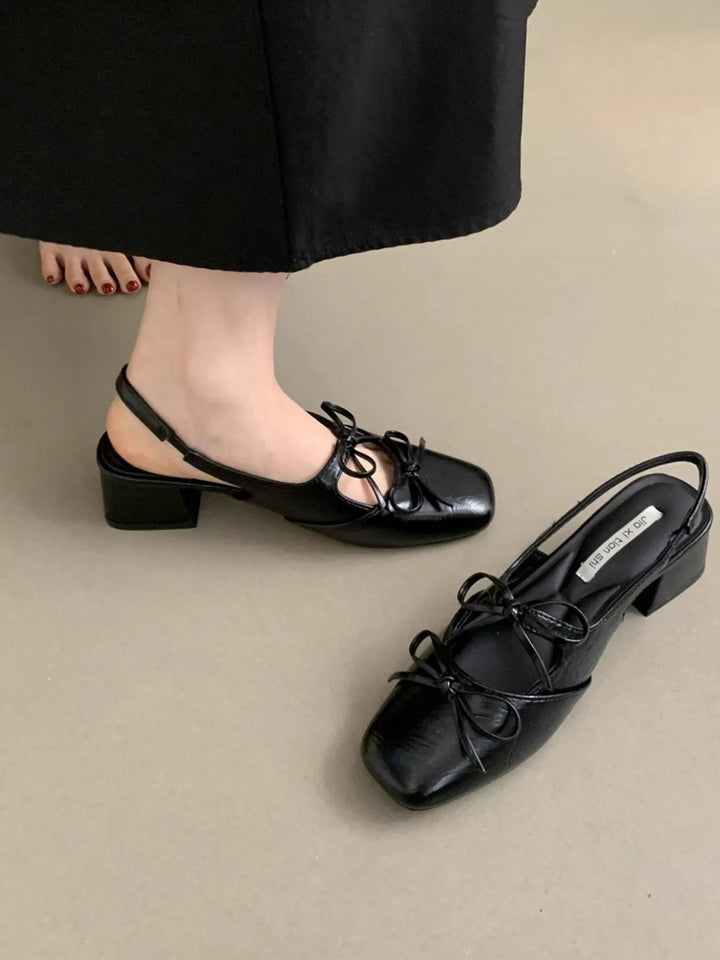 Women's ballet flats with feminine bow detail