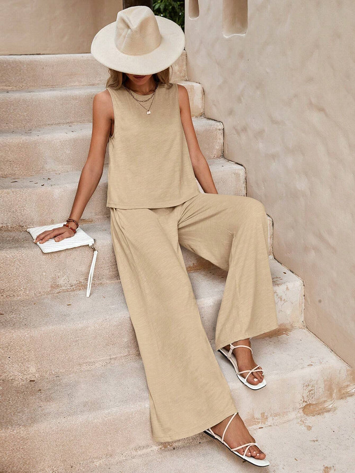 Women's casual matching top and pants look